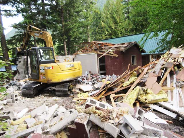 Shuswap-Septic-and-site-preparation-at-work-at-a-demolition-site